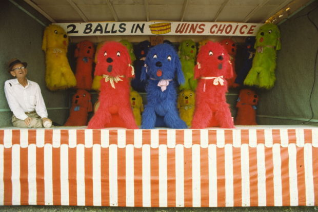 Ball toss game, 1977